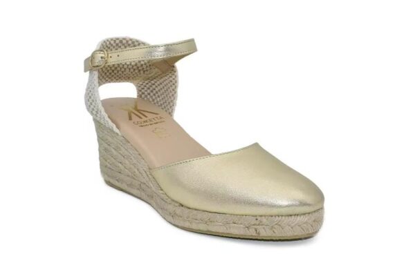 Alpargatas de cuña en piel auténtica, fabricadas en España. Con pulsera al tobillo y cuña de yute natural aportan elegancia y comodidad. Tallas 36 a 40 Modelo 5011 Cokketa