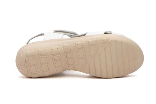Sandalias blancas planas para mujer con doble cierre de velcro Hecho en España Modelo E645 Tallas 36 a 41 Alto Estilo - Image 2