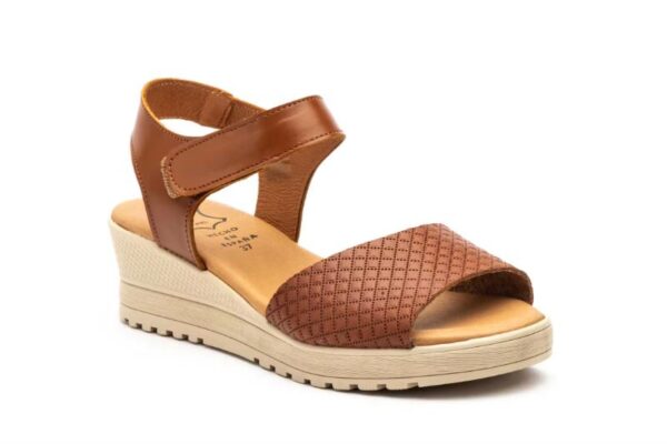 Sandalias de cuña negras para mujer con cierre de velcro y pala grabada Hecho en España Modelo E649 Tallas 36 a 41 Alto Estilo