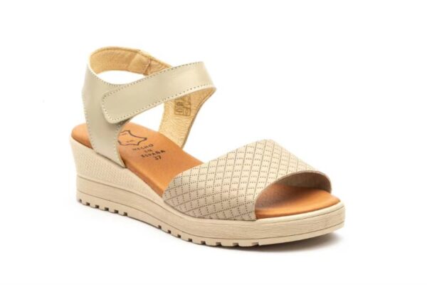 Sandalias de cuña negras para mujer con cierre de velcro y pala grabada Hecho en España Modelo E649 Tallas 36 a 41 Alto Estilo - Image 4
