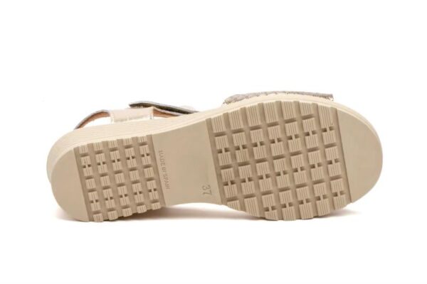 Sandalias de cuña negras para mujer con cierre de velcro y pala grabada Hecho en España Modelo E649 Tallas 36 a 41 Alto Estilo - Image 3