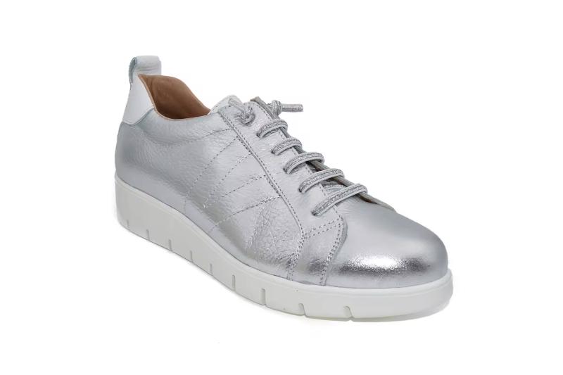 Zapatillas de piel blancas para mujer con plataforma ligera Tallas 36 a 40 Modelo 9 Chamby