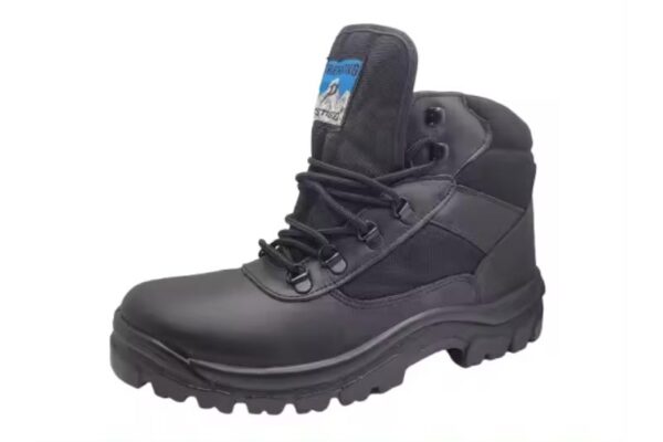 Bota de montaña negra para hombre Tallas 39 a 46 Modelo 980 Postigo