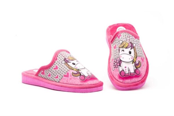 Zapatillas de casa cerradas para niña con diseño de unicornio Hecho en España Tallas 26 a 35 Modelo 710 Jam