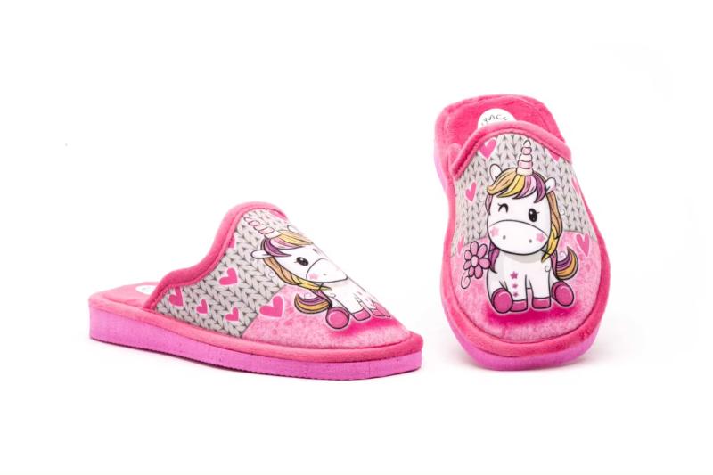 Zapatillas de casa cerradas para niña con diseño de unicornio Hecho en España Tallas 26 a 35 Modelo 710 Jam