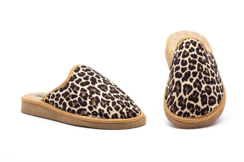 Zapatillas de casa cerradas para mujer con estampado leopardo Hecho en España Tallas 36 a 41 Modelo 7788 Jam