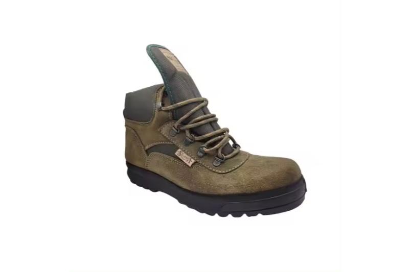 Bota de montaña kaki para hombre trekking Tallas 39 a 46 Modelo 3011 Segarra