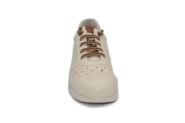 Zapatillas de mujer en piel con troquelado de estrellas Calzado cómodo y casual Hecho en España Tallas 35 a 41 Modelo 4092 Tekila - Imagen 2