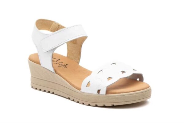 Sandalias de cuña blancas para mujer con cierre de velcro Hecho en España Modelo E648 Tallas 36 a 41 Alto Estilo - Image 6
