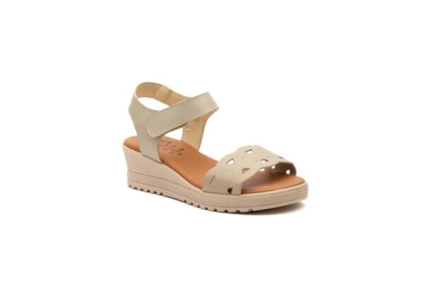 Sandalias de cuña blancas para mujer con cierre de velcro Hecho en España Modelo E648 Tallas 36 a 41 Alto Estilo - Image 4