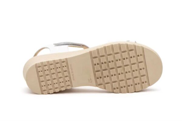 Sandalias de cuña blancas para mujer con cierre de velcro Hecho en España Modelo E648 Tallas 36 a 41 Alto Estilo - Image 2