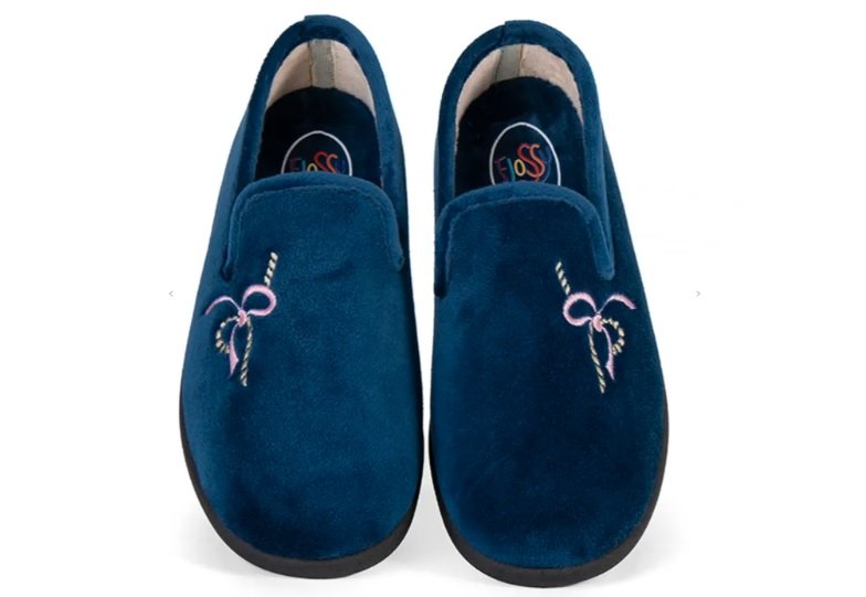 Zapatillas de casa cerradas para mujer con bordado modelo 26214 Flossy 2 Zapatillas de casa cerradas para mujer con bordado modelo 26214 Flossy - Imagen 2