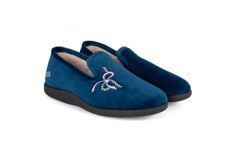 Zapatillas de casa cerradas para mujer con bordado modelo 26214 Flossy 1 Zapatillas de casa cerradas para mujer con bordado modelo 26214 Flossy