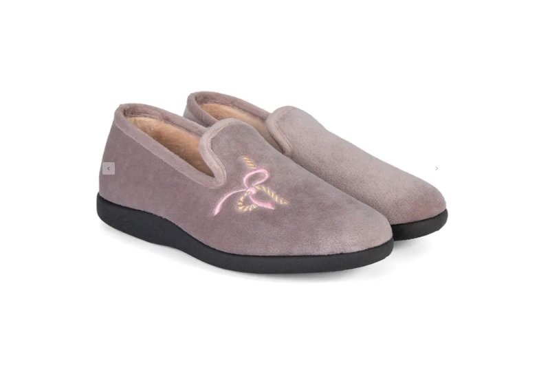 Zapatillas de casa cerradas para mujer con bordado modelo 26214 Flossy 3 Zapatillas de casa cerradas para mujer con bordado modelo 26214 Flossy - Imagen 3